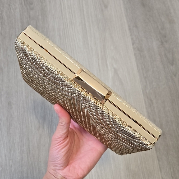 Elegant Gold Clutch Bag - Picture 5 of 9